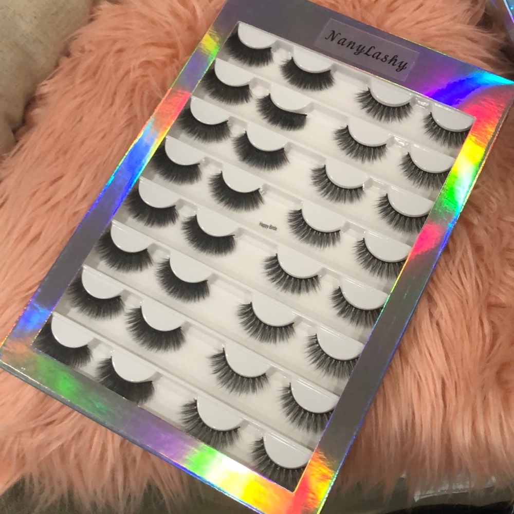 💕💕LashBook ,16 Faux Wispy Mink Lashes 💕💕